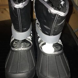 Boys winter boots